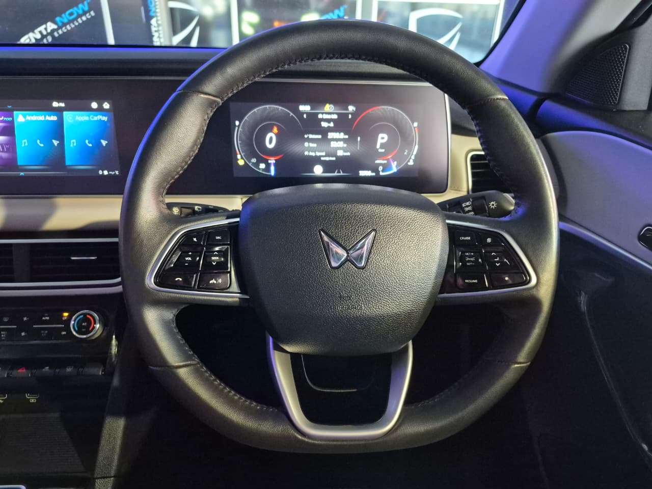 2023 Mahindra Xuv 700 image 8