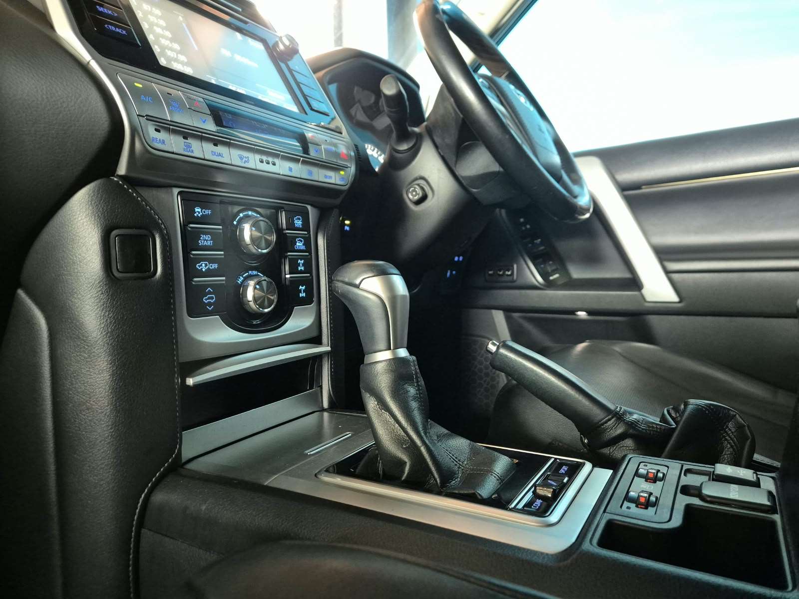 2018 Toyota Prado image 8