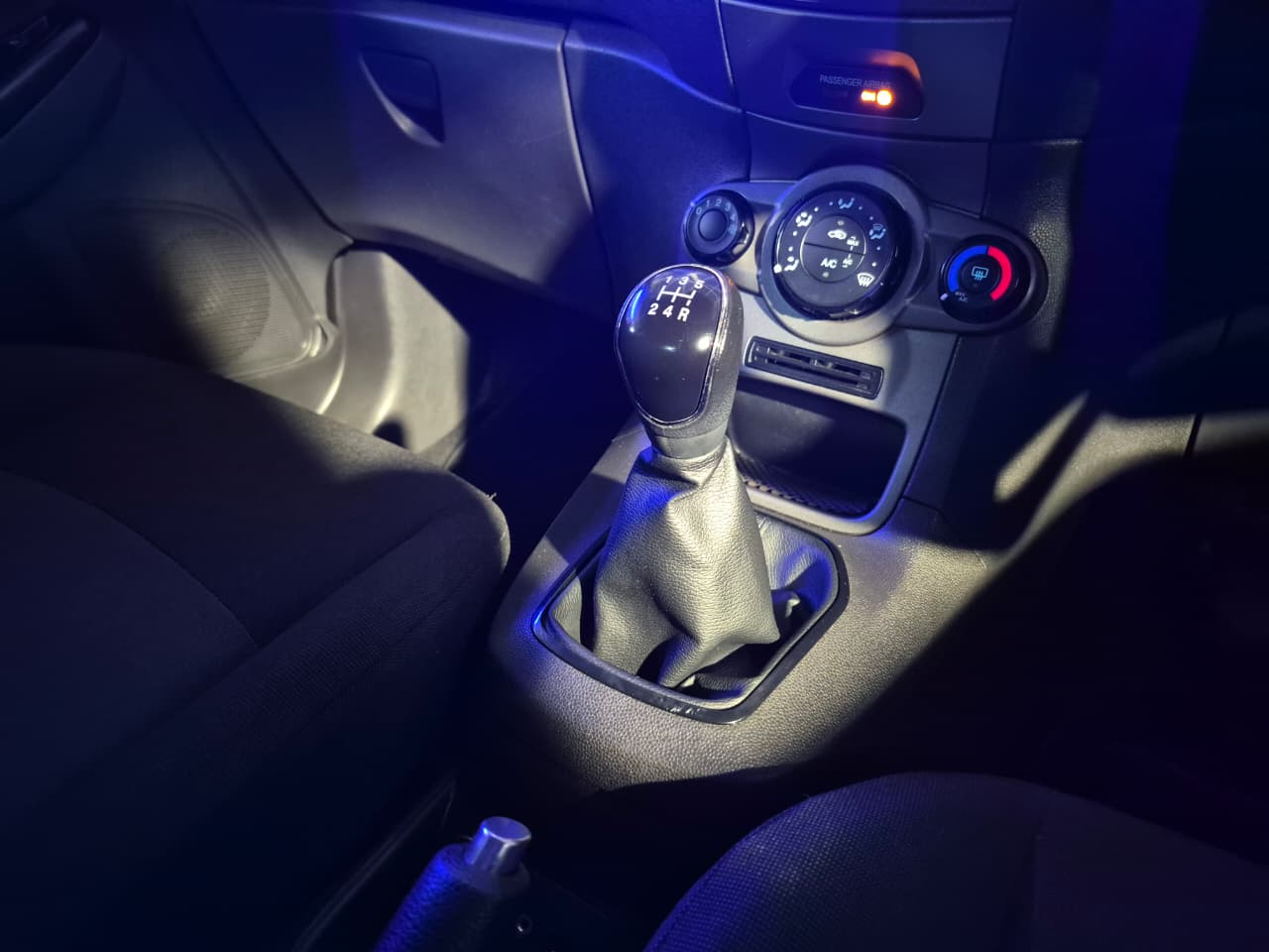 2016 Ford Fiesta image 8