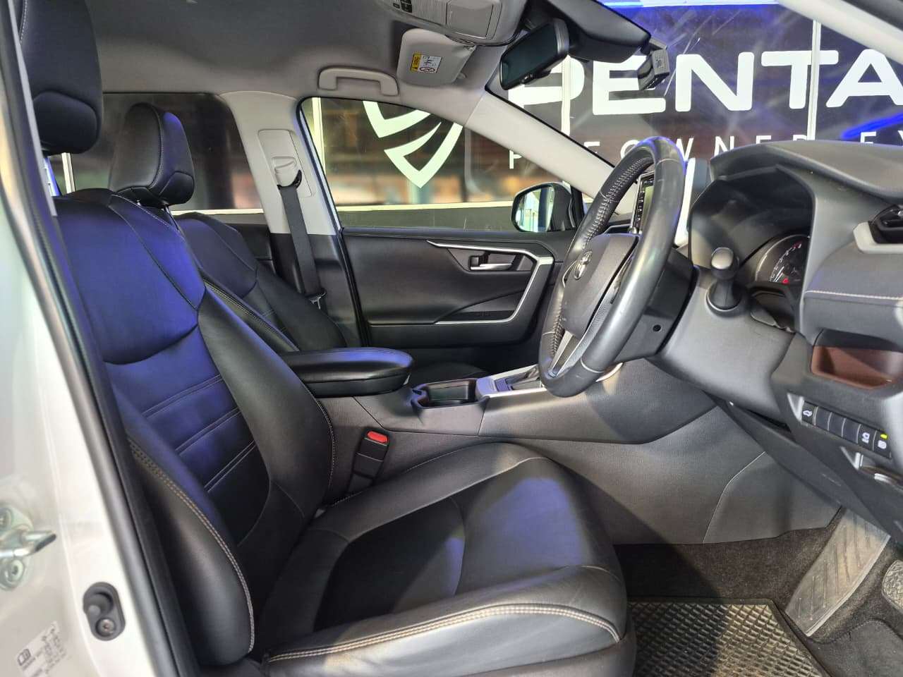 2020 Toyota Rav4 image 13