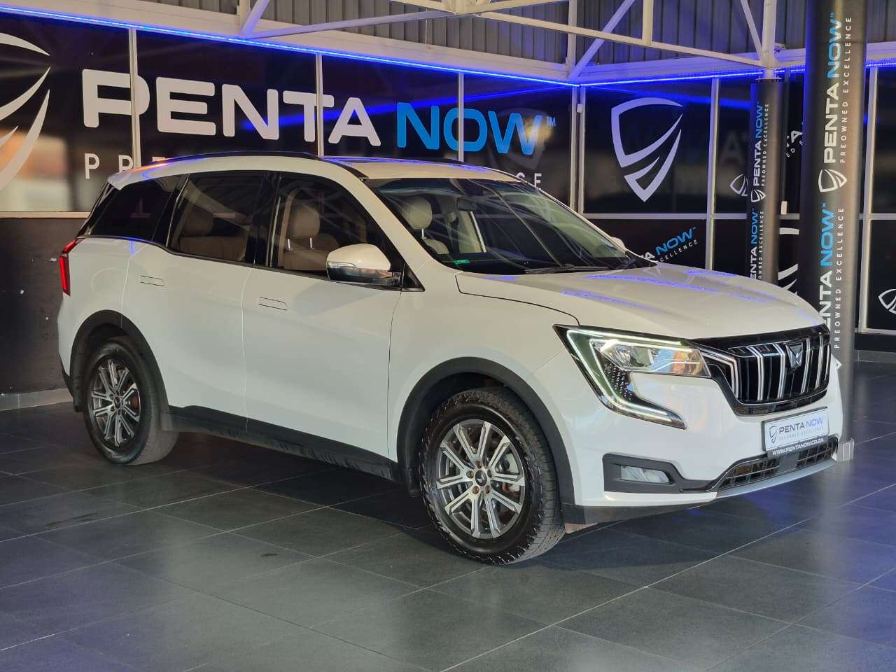2023 Mahindra Xuv 700 image 3