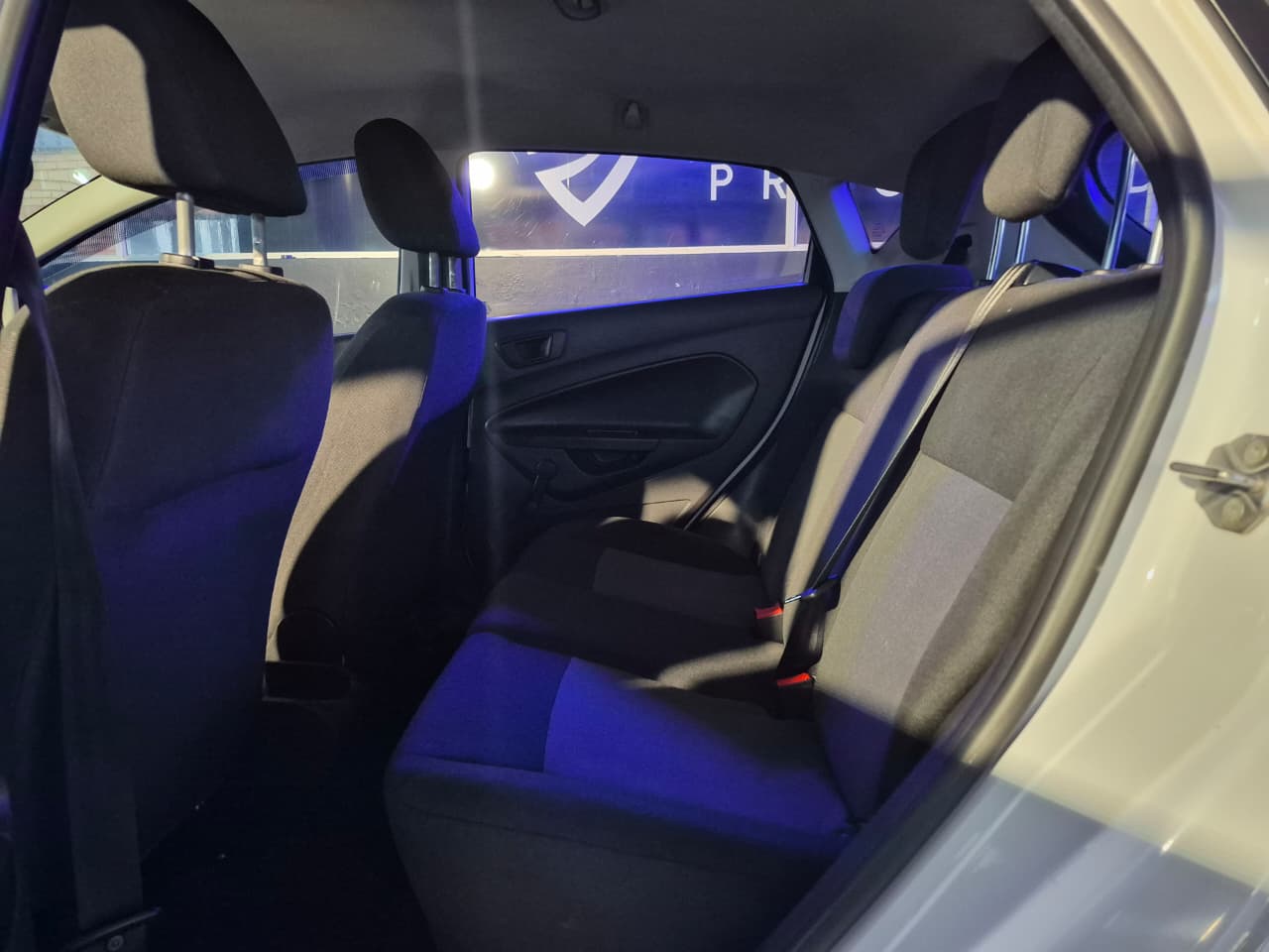 2016 Ford Fiesta image 11