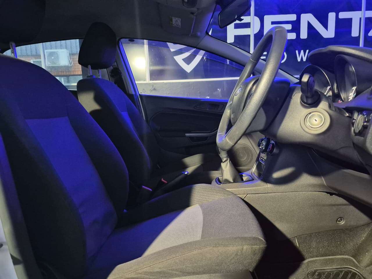 2016 Ford Fiesta image 12