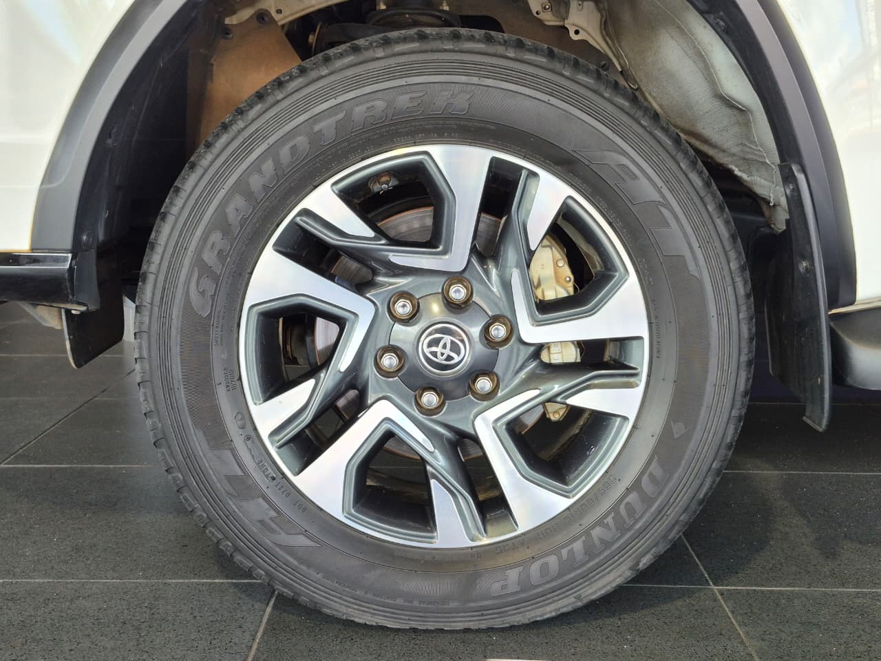 2025 Toyota Fortuner image 16