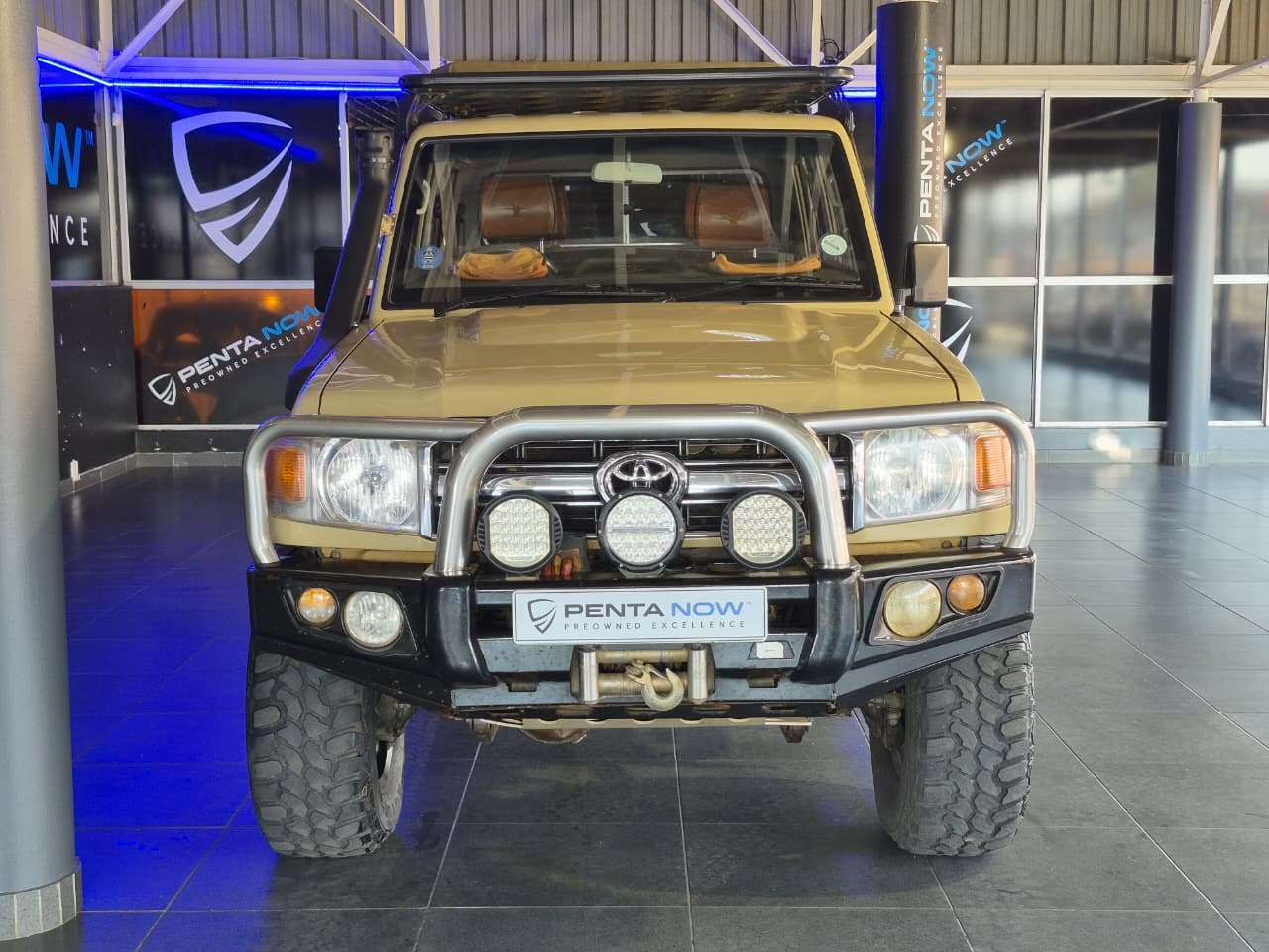 2013 Toyota Land Cruiser image 2