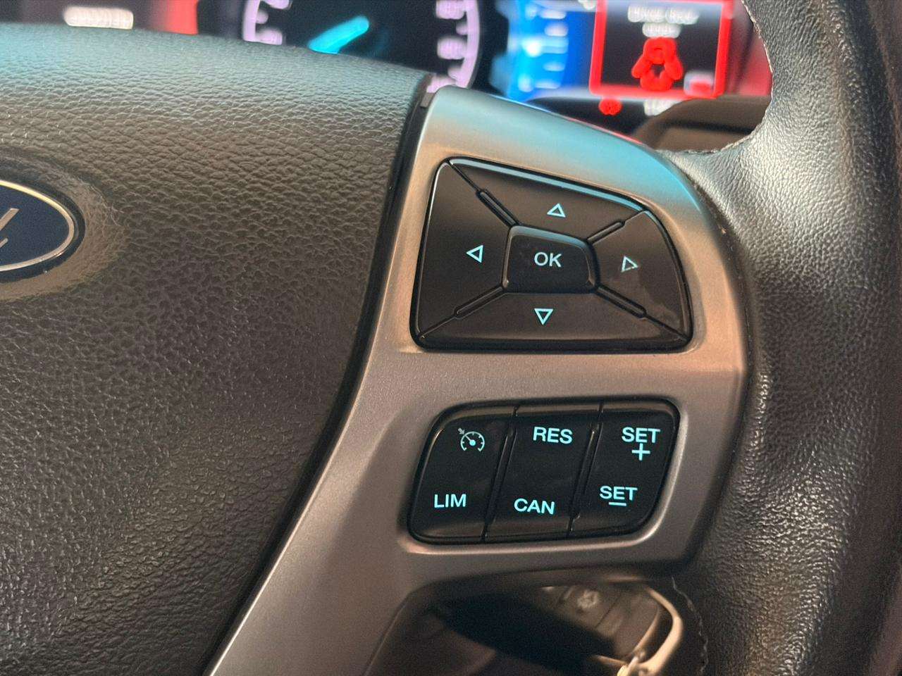 2018 Ford Everest image 12